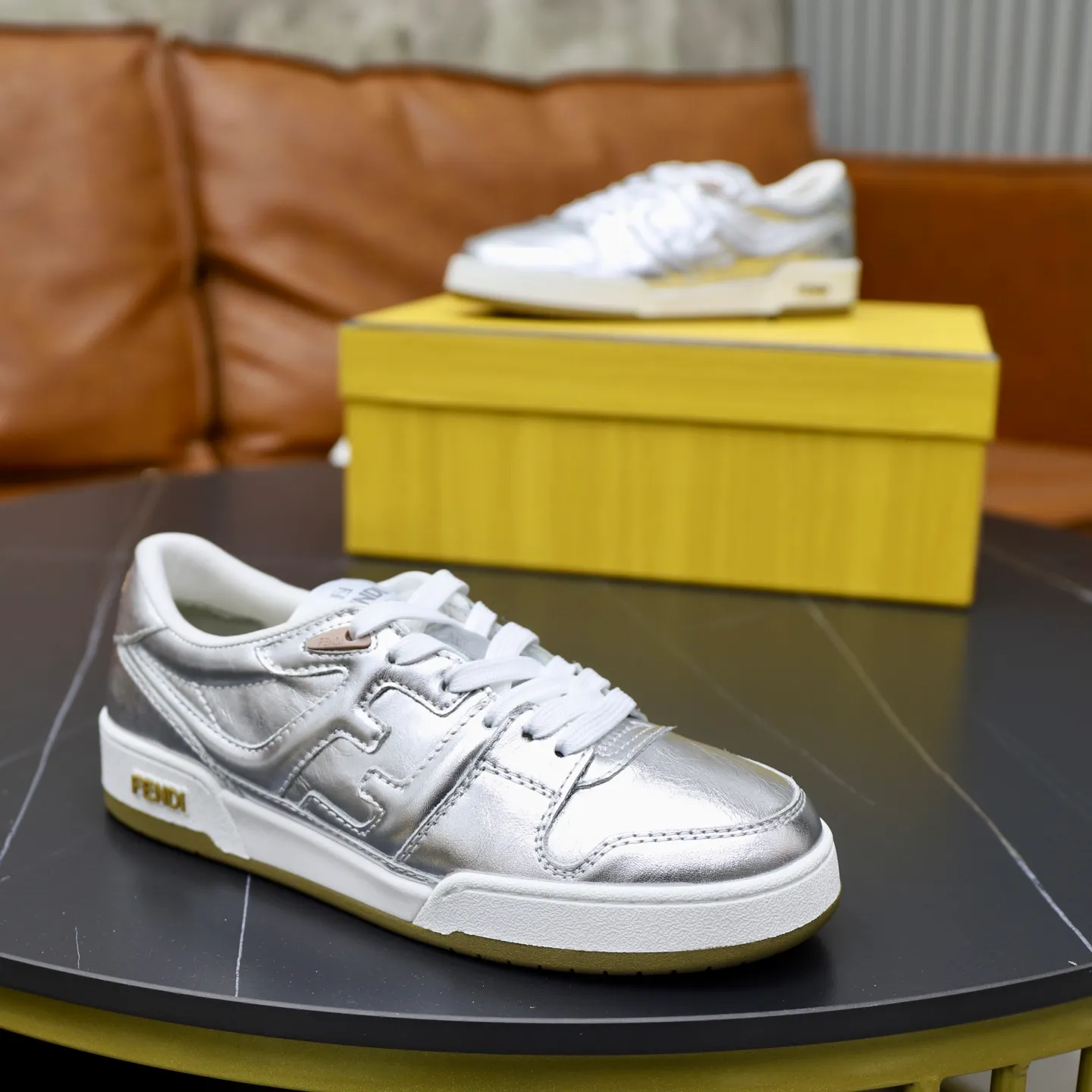 Ex-factory price: 640🔥Couple model (top original order) Brand: FENDI Size: 35-44 (customized for men 38 and 45) Grade: original order quality High version Material: Imported original cowhide stitching ➕ High-quality and comfortable lining Original TPU lightweight anti-slip outsole Style category: Travel fashion casual shoes Versatile trend